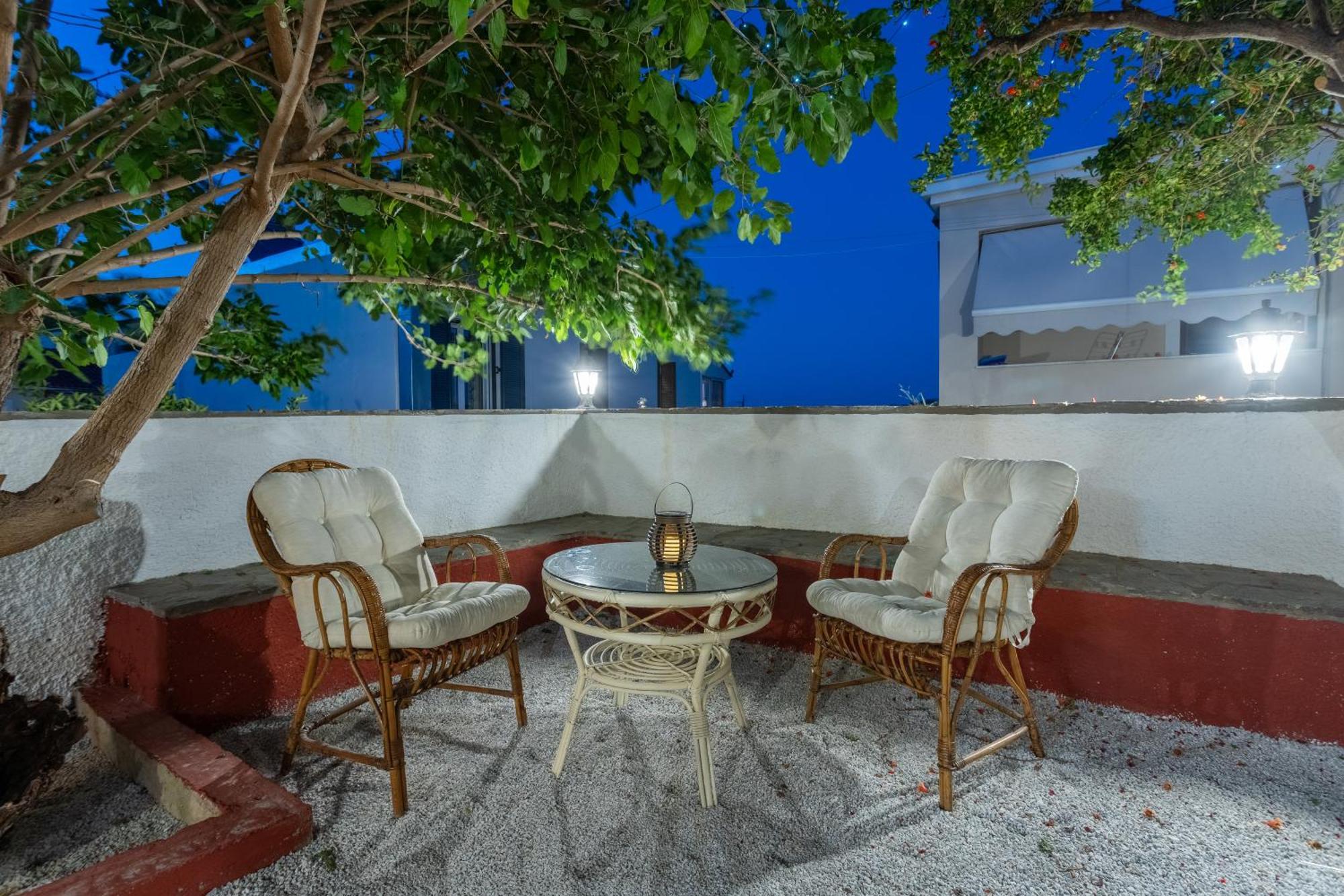 Spacious Home With Yard, Mytilene Lesvos Eksteriør bilde