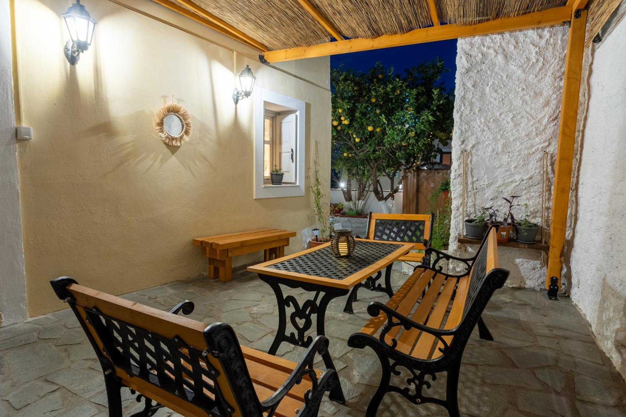 Spacious Home With Yard, Mytilene Lesvos Eksteriør bilde