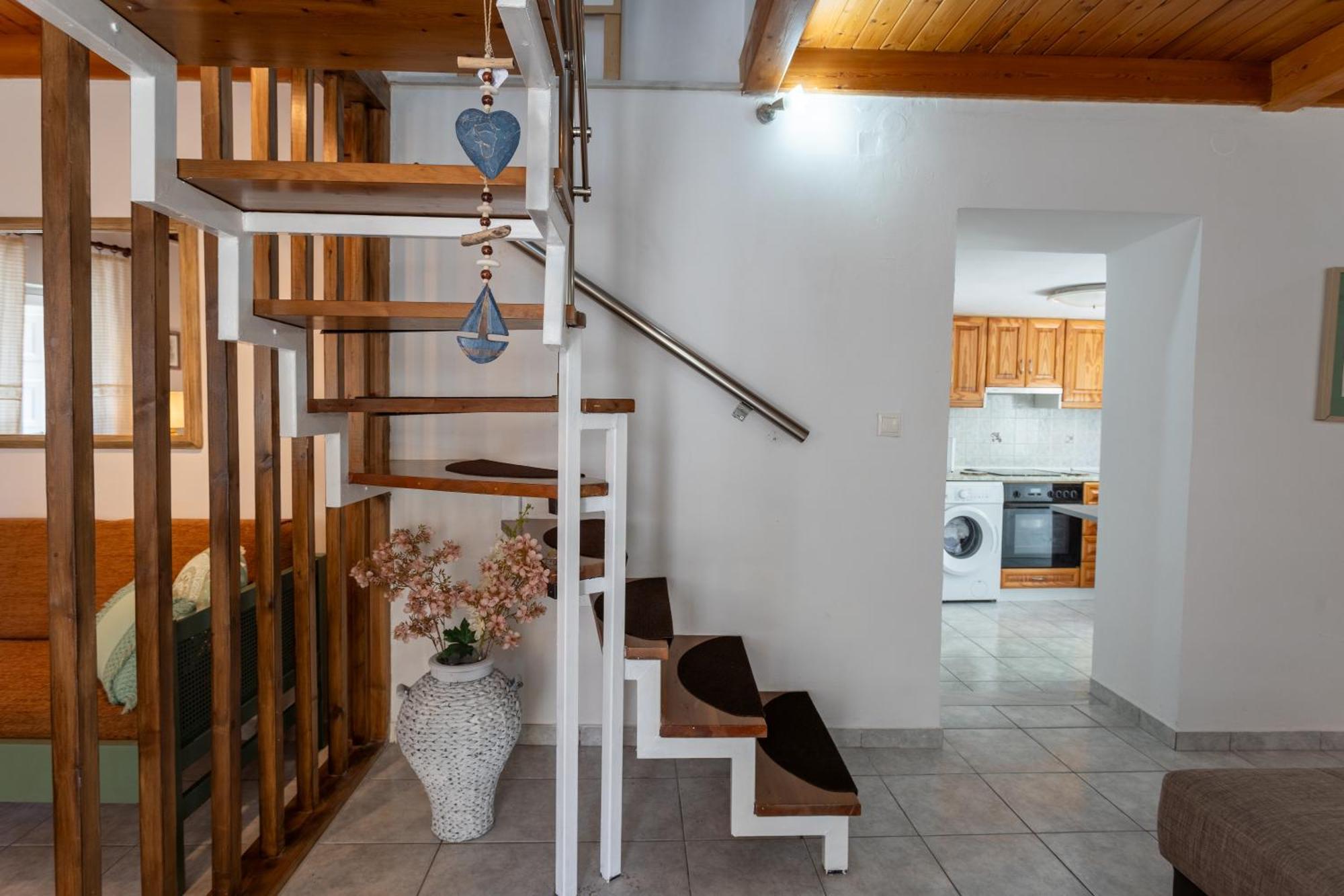 Spacious Home With Yard, Mytilene Lesvos Eksteriør bilde