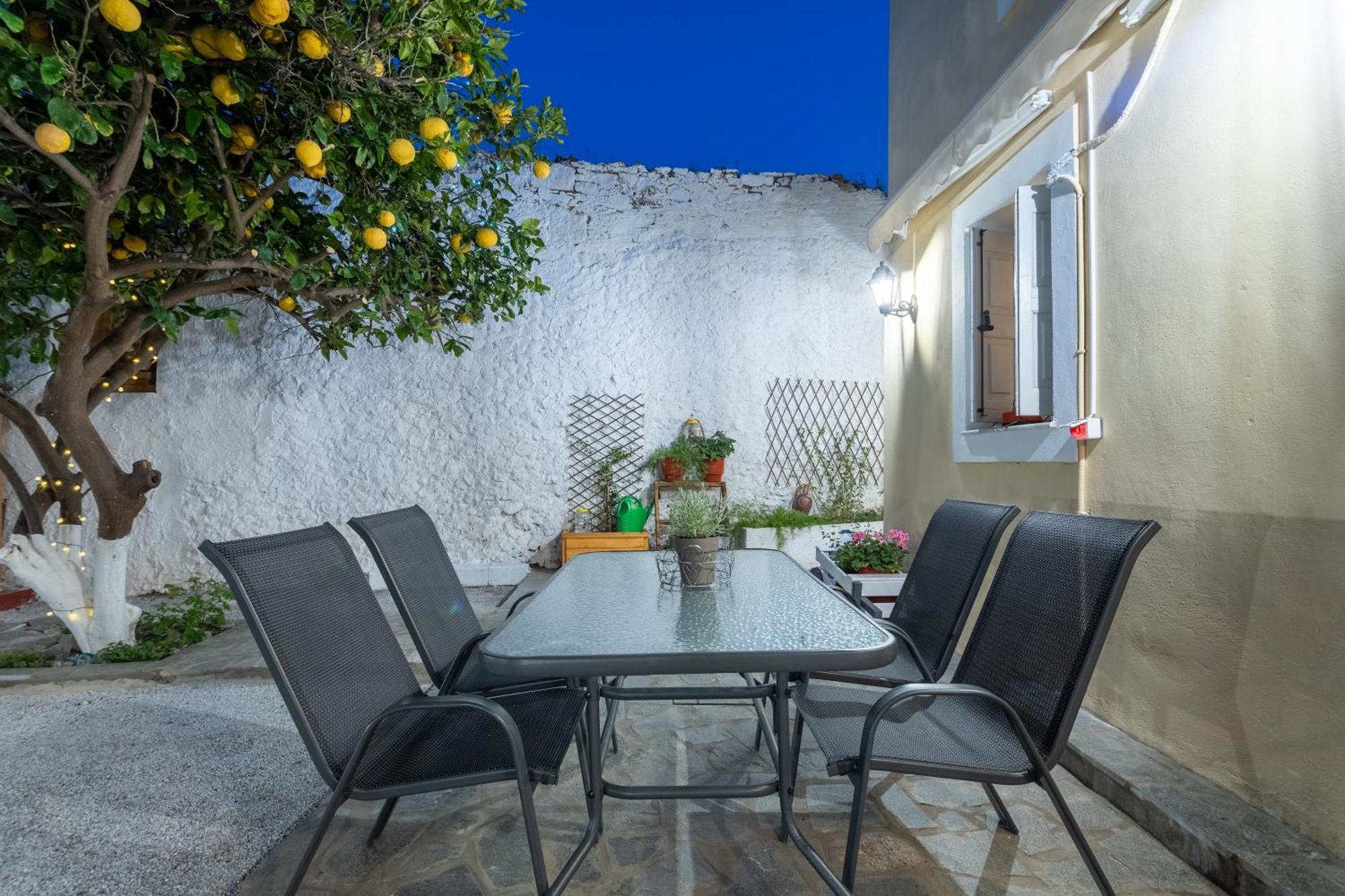 Spacious Home With Yard, Mytilene Lesvos Eksteriør bilde
