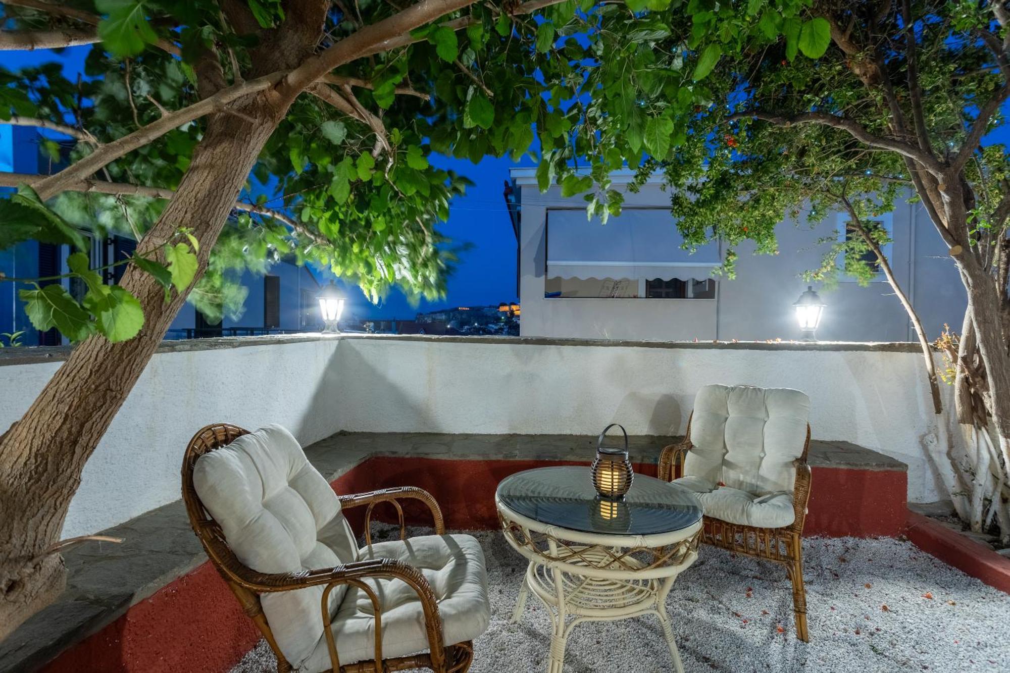 Spacious Home With Yard, Mytilene Lesvos Eksteriør bilde