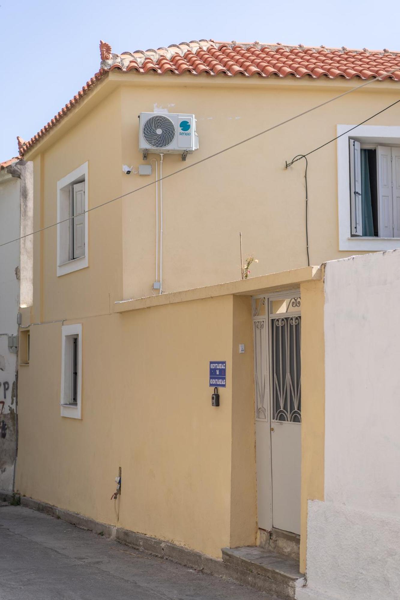 Spacious Home With Yard, Mytilene Lesvos Eksteriør bilde